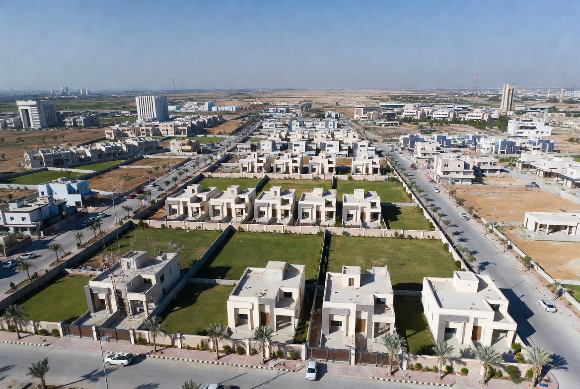 Illustration comparing residential and agricultural land in Pakistan, highlighting legal, practical, and investment aspects.