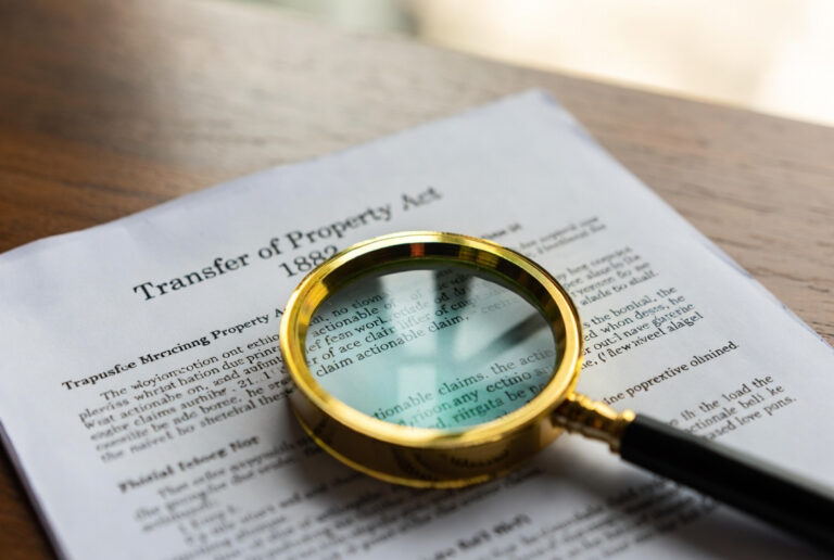 Visual guide showing how actionable claims like debts or receivables can be transferred under Indian/Pakistani law.